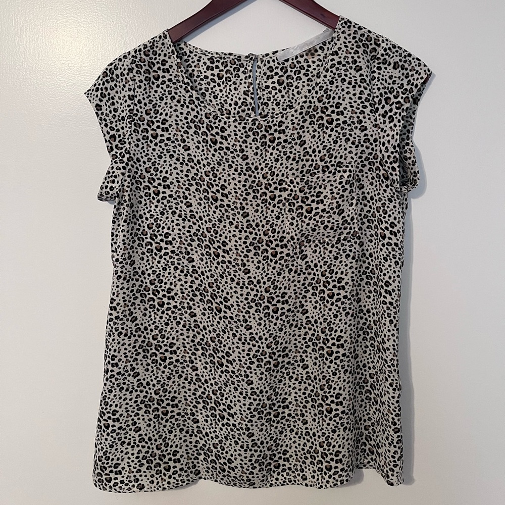Flowy shortsleeved leopard shirt
